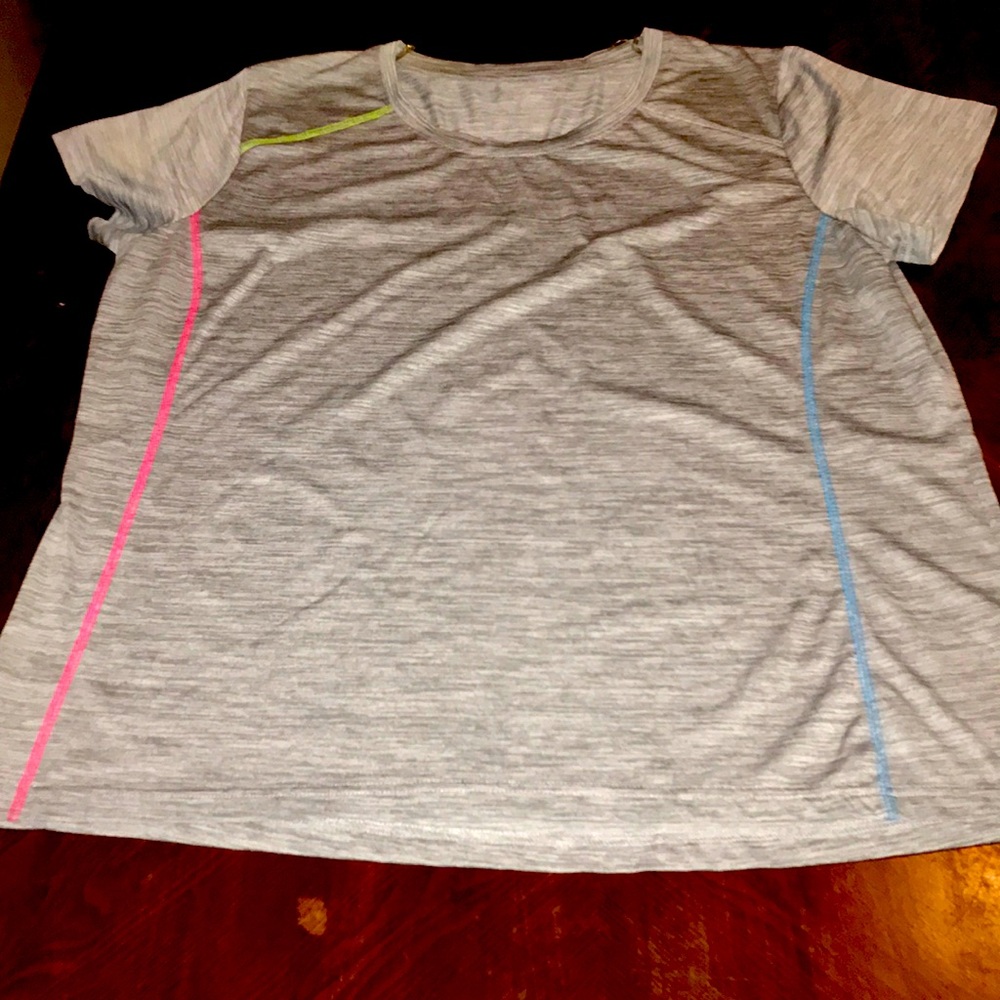 Gray short sleeve shirt